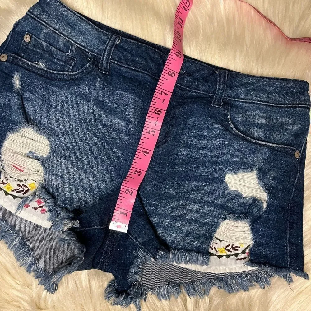 Harper embroidery pocket distressed denim shorts sz 27